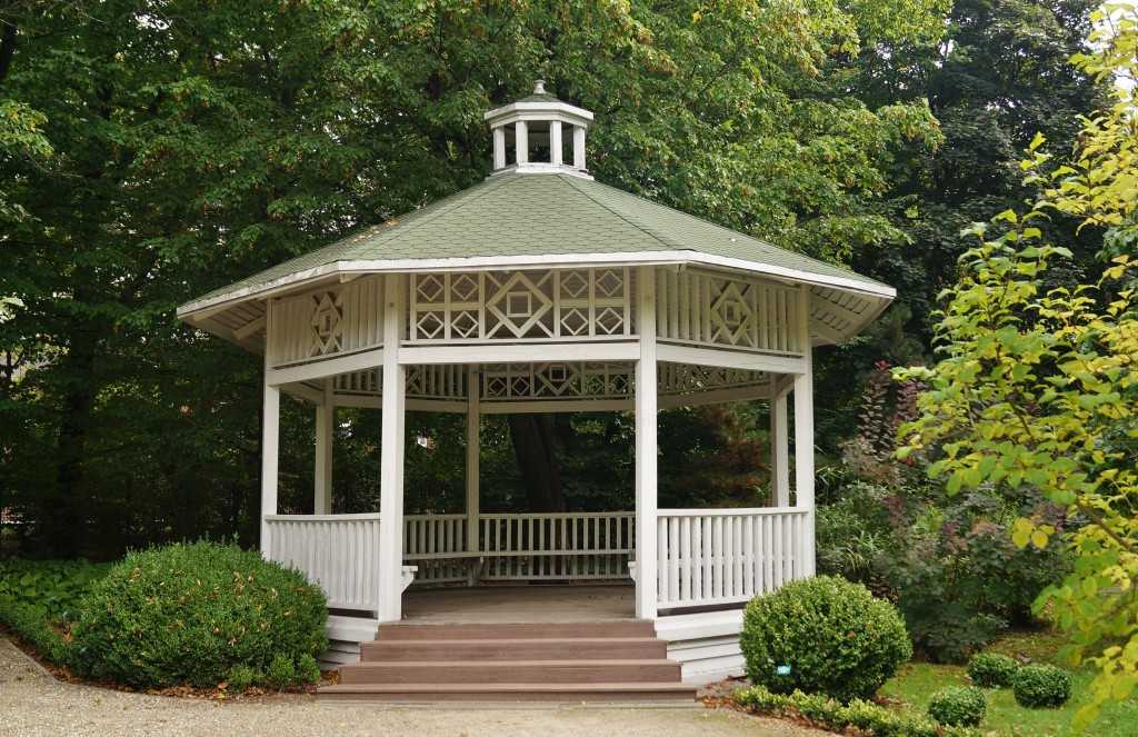 Garden Gazebo: A Landscaping Project to Maximise Your Yard's Value