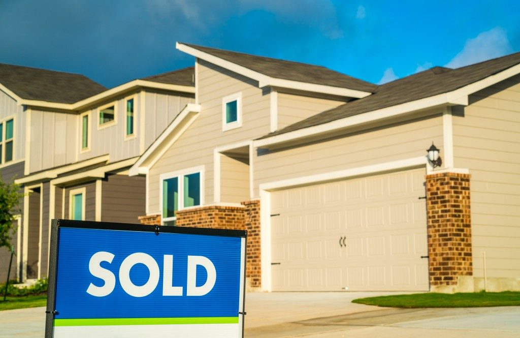 house with sold written outside