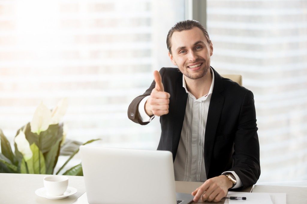 employee putting a thumbs up