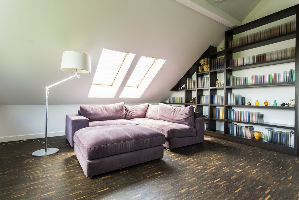 Quiet and comfortable room with bookcase in the attic