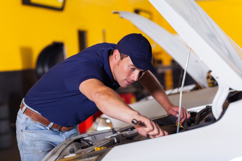 mechanic fixing the car