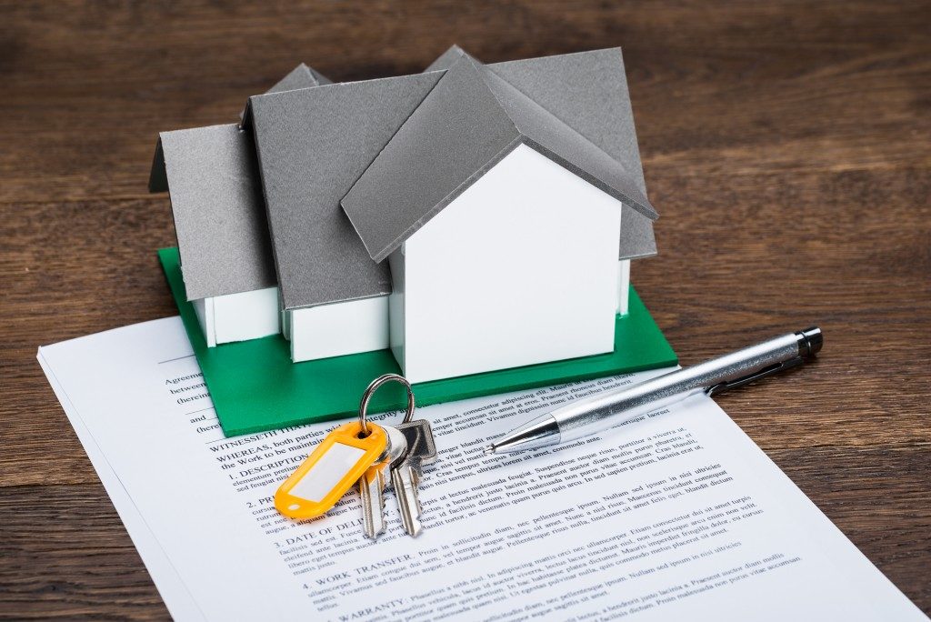 House Model With Keys And Ballpen On Contract Paper