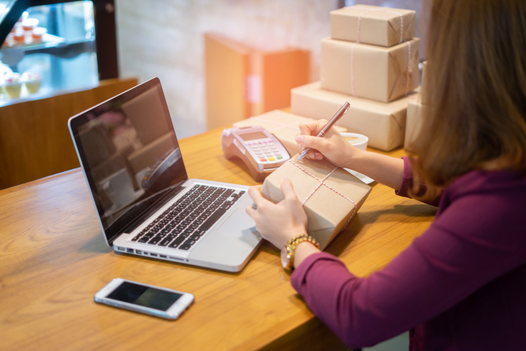 woman fixing her shipping